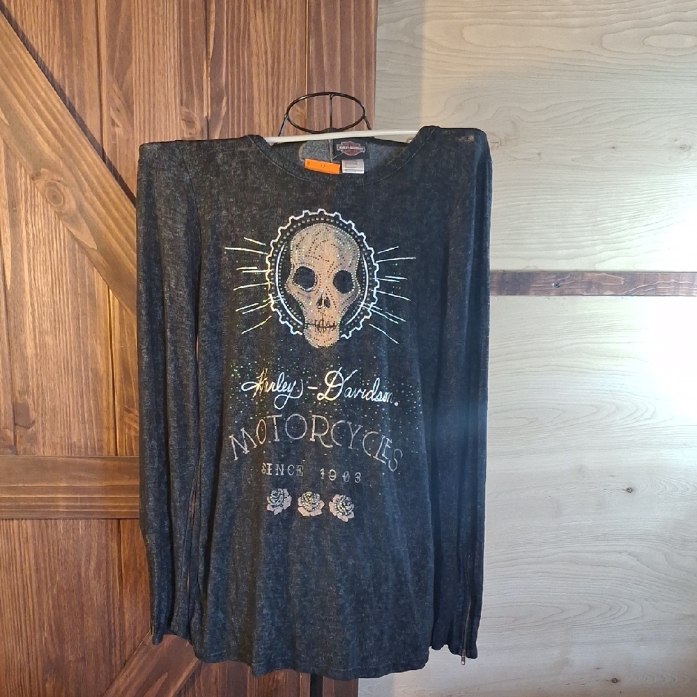 NWT. Harley-Davidson Black Long Sleeve Skull Graphic Tee